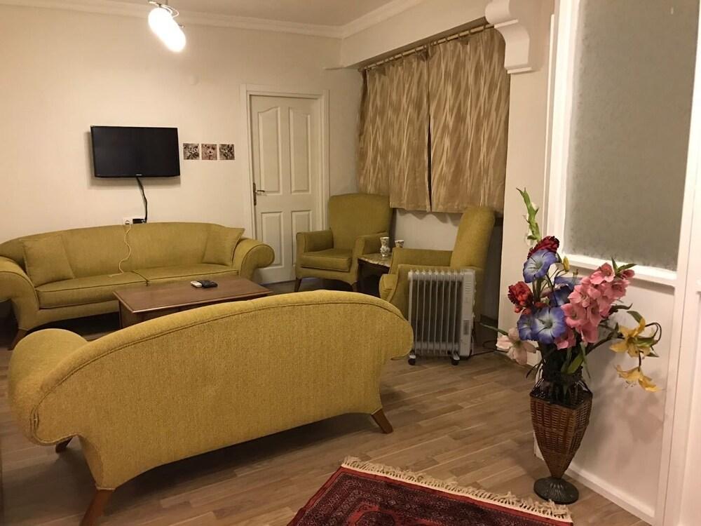 Nelly Guesthouse อิสตันบูล ภายนอก รูปภาพ