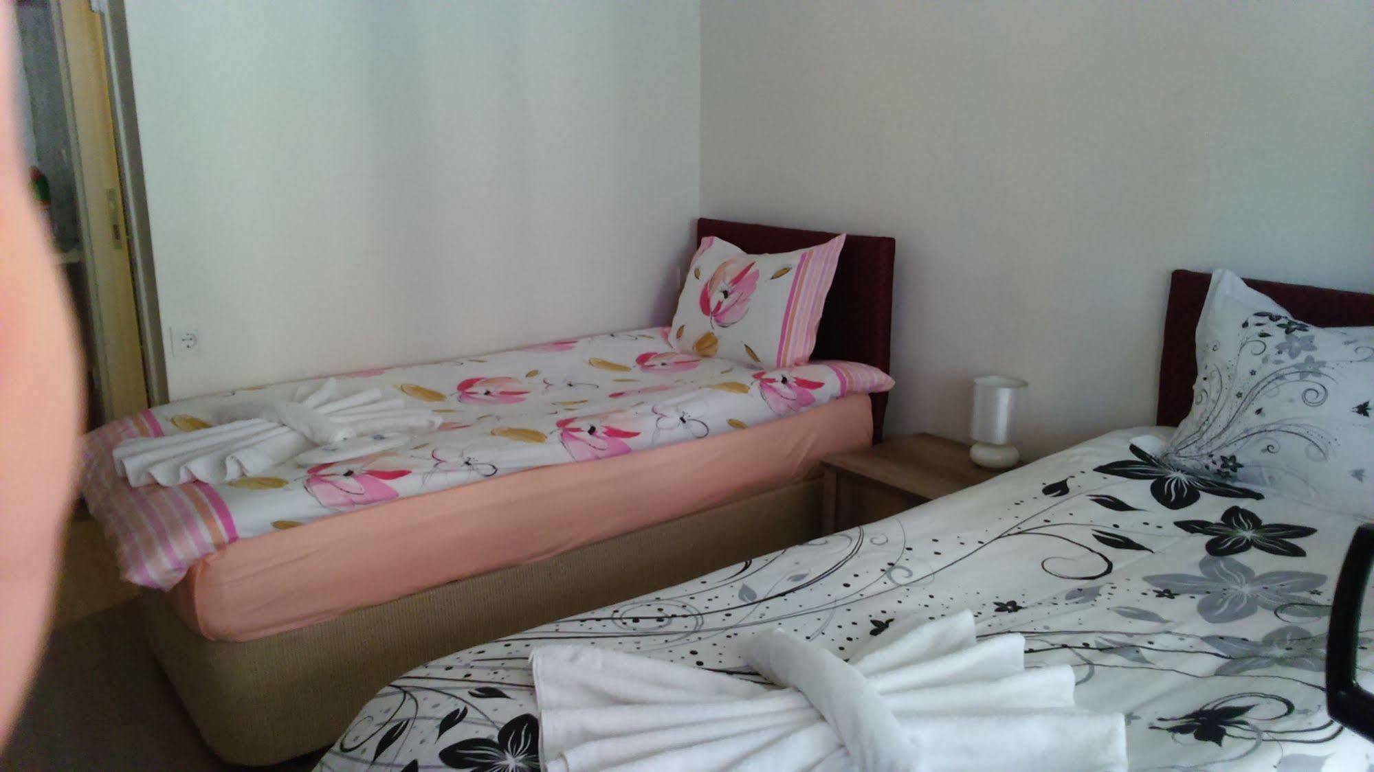 Nelly Guesthouse อิสตันบูล ภายนอก รูปภาพ